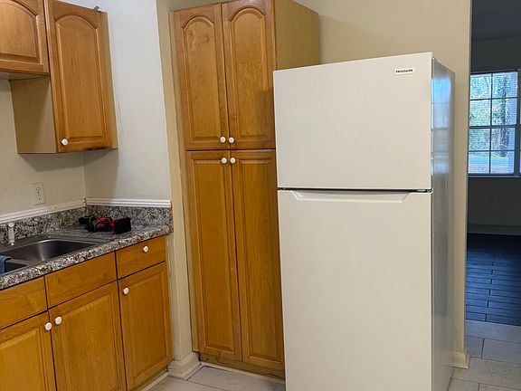 3rd image of 387 Lexington Hts #387