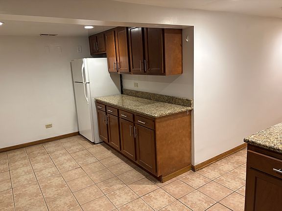 4th image of 838 W Windsor Ave #G1