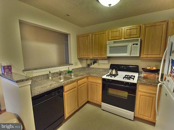 3rd image of 45502 Westmeath Way Unit C21