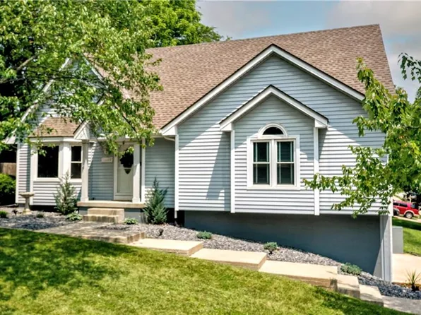 16800 E 43rd St S, Independence, MO 64055