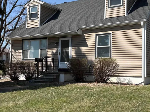 12210 Seldin Dr, Omaha, NE 68144
