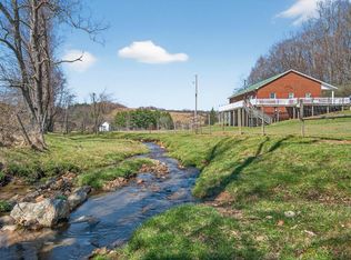 1018 Skyview Dr, Fancy Gap, VA 24328