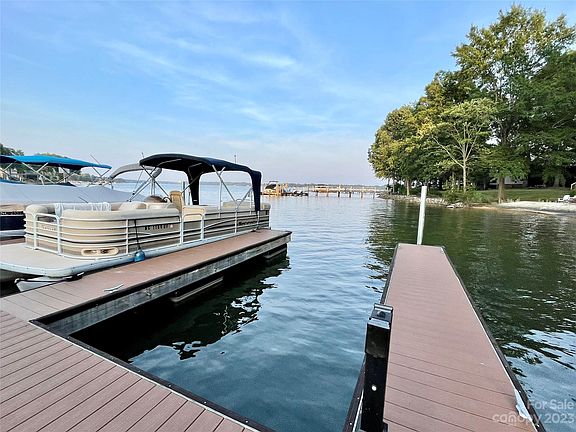 2nd image of 103 Yacht Cove Ln