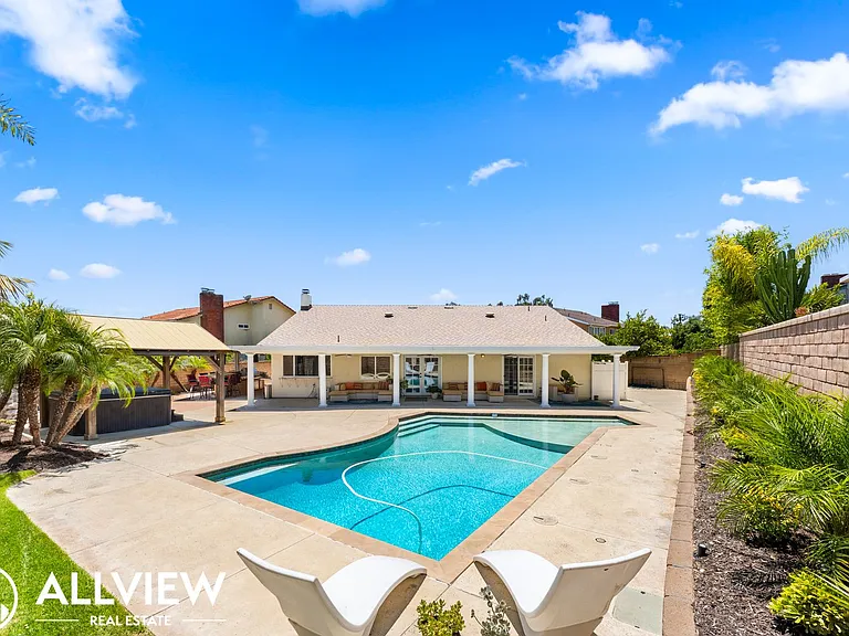 24911 Luton St — Photo 3