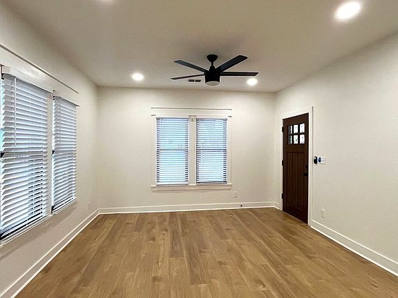 4th image of 706 Evergreen Ct
