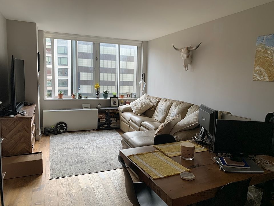1st image of 560 W 43rd St APT 4M