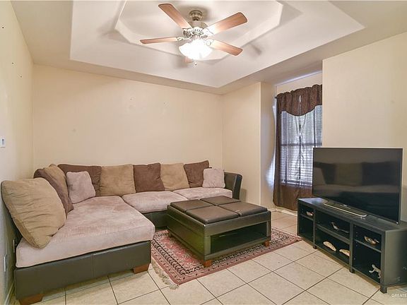 5th image of 615 W Albatross Ave
