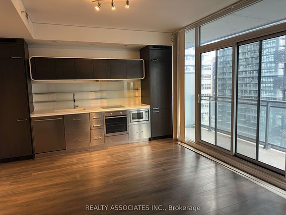 4th image of 45 Charles St E #2011