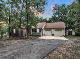 11825 Hickory Ln, Claremore, OK 74017