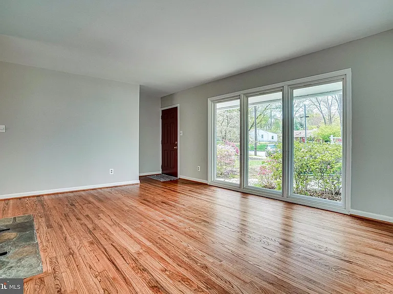 7430 Hastings St — Photo 10