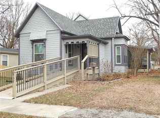 937 S Locust St, Ottawa, KS 66067