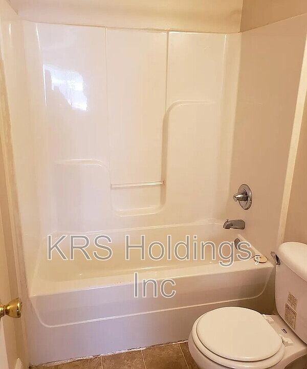 2nd image of 2104 Phaup St APT B