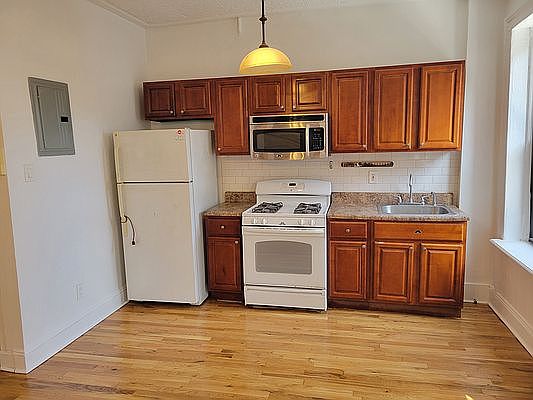 2nd image of 432 Union Ave APT 2R