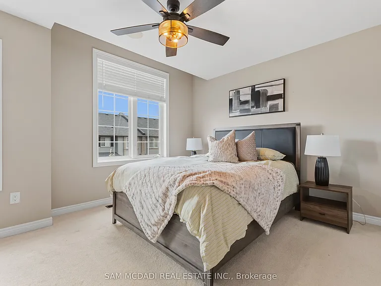 215 Dundas St E #9 — Photo 26