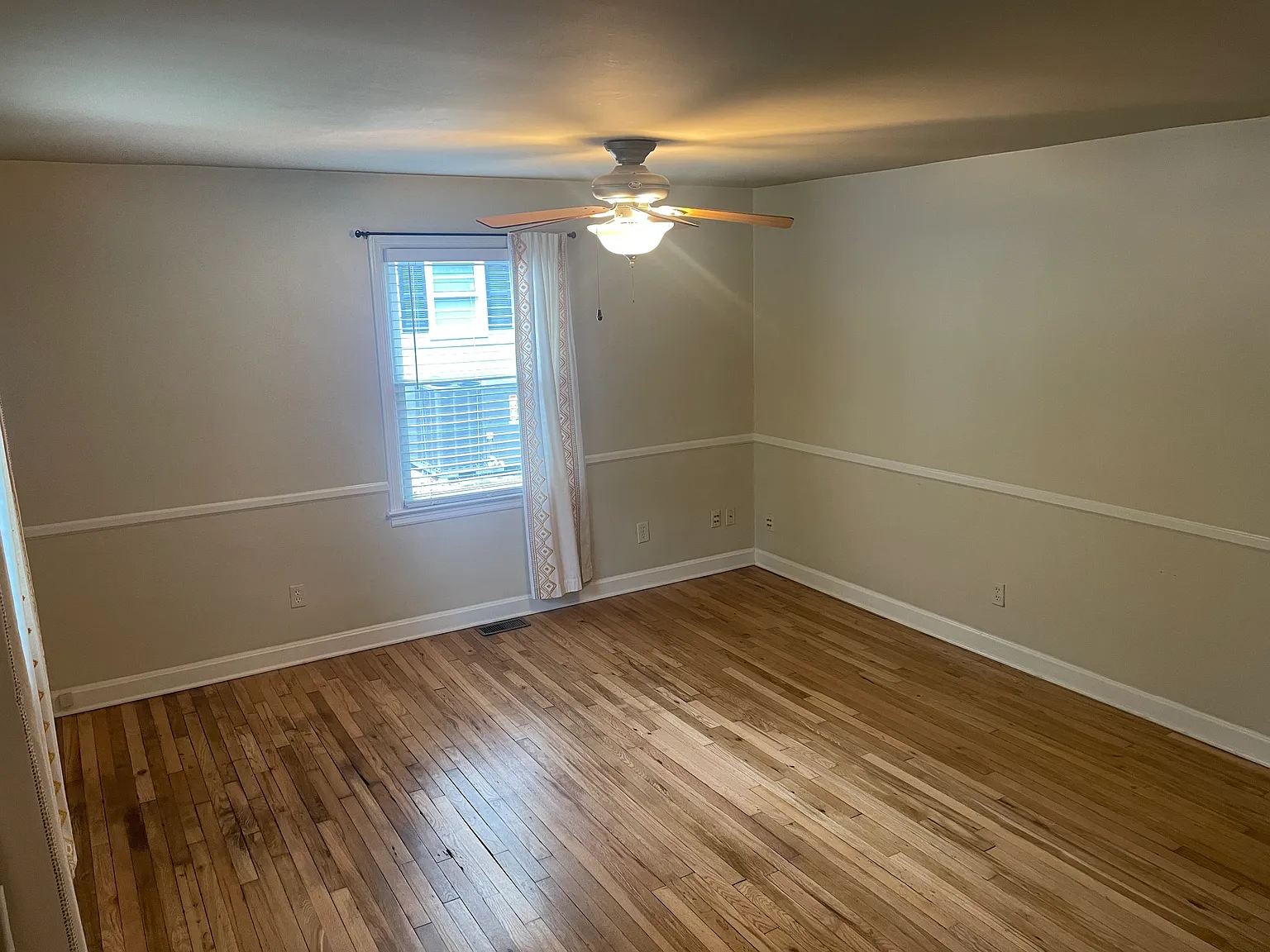 4 bed, 1254 sqft, $2,200 — Photo 2