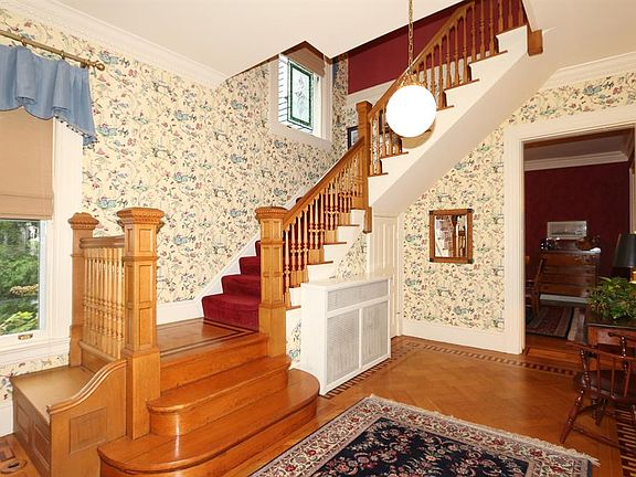 4th image of 206 Worthington Ave