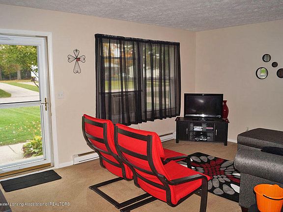 3rd image of 436 Franklynn Dr