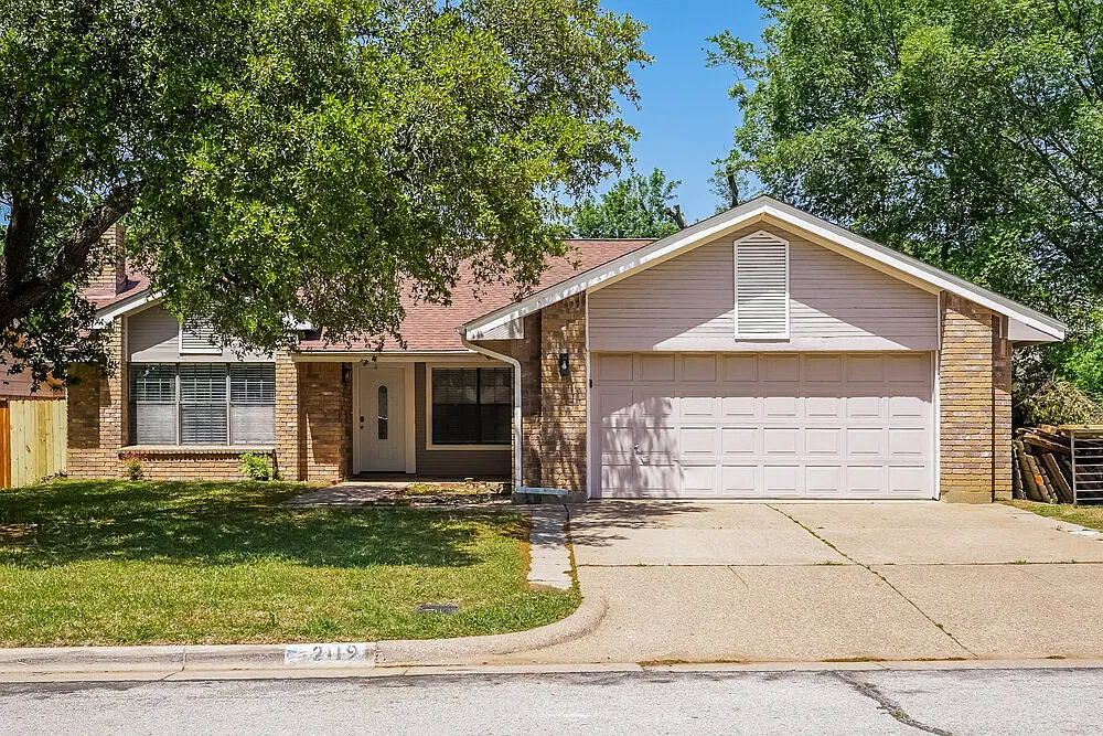 4 bed, 2.0 bath, 1946 sqft, $2,475 — Photo 1