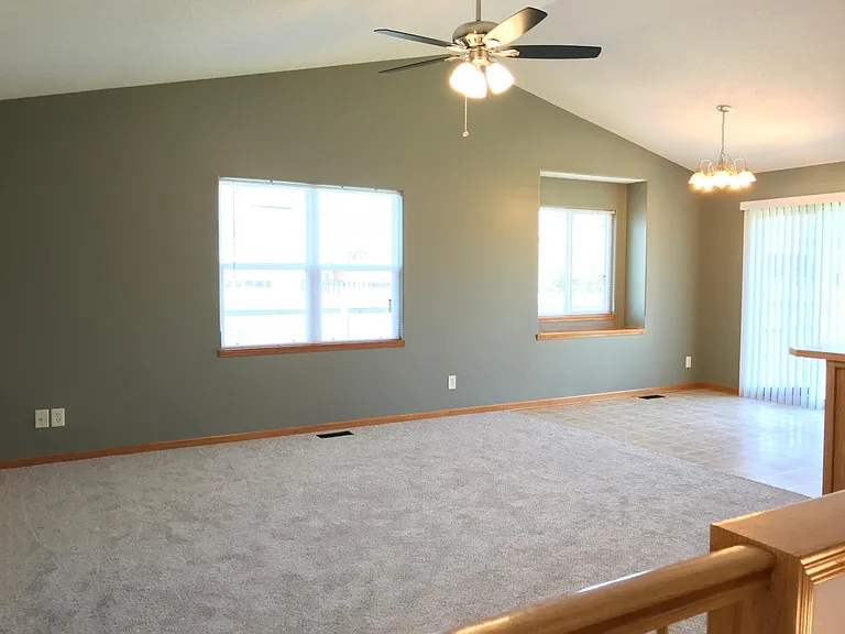 408 E Berry Ave — Photo 5