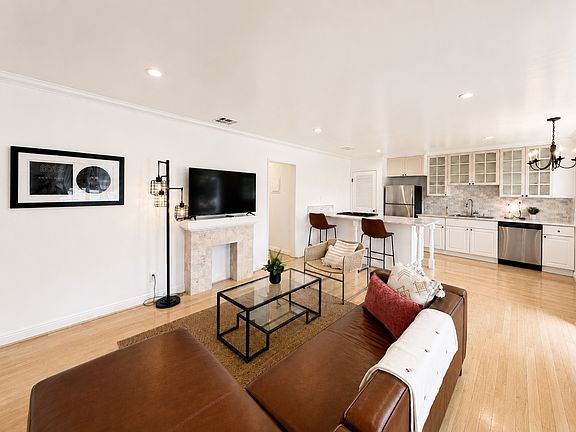 4th image of 1028 12th St #204