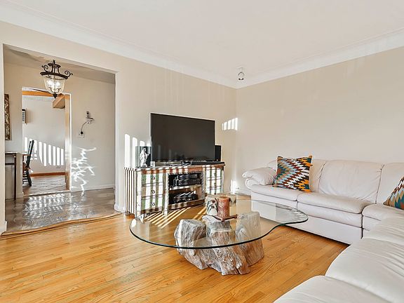 3rd image of 3259 Fairmount Ave