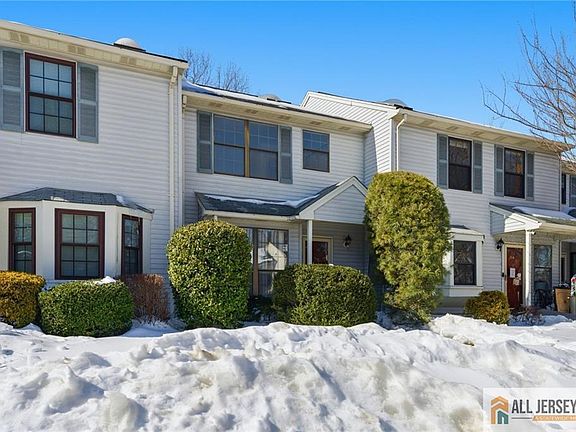 3rd image of 303 Maplecrest Rd