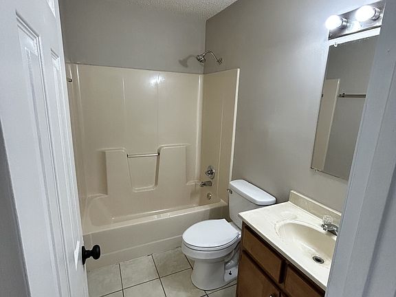 4th image of 808 N Stewart St