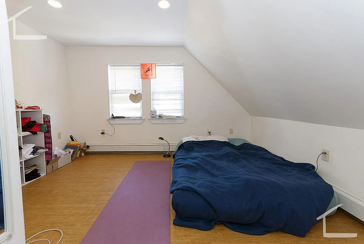 Building Photo - 71 W Ashford St #3C