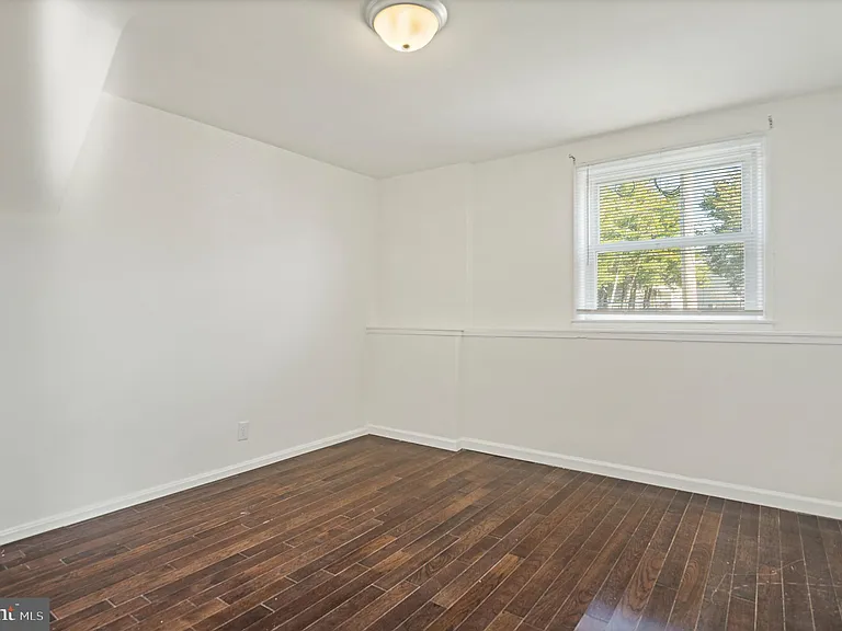 312 N Hammonds Ferry Rd — Photo 37
