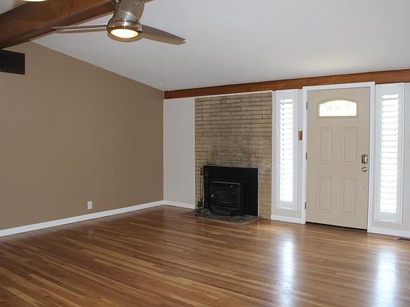 3rd image of 1600 E Everglade Ave
