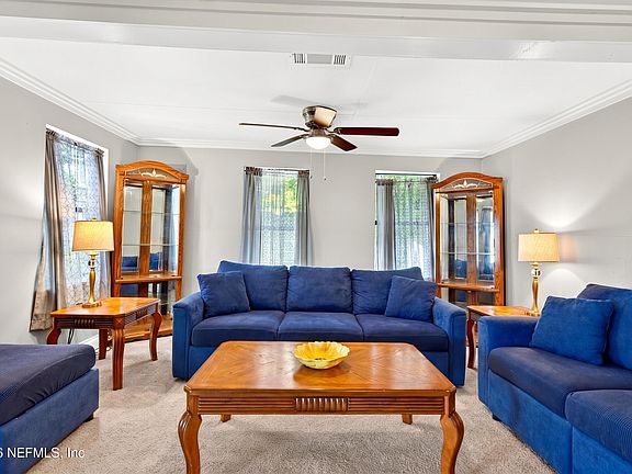4th image of 242 HOLLY Court