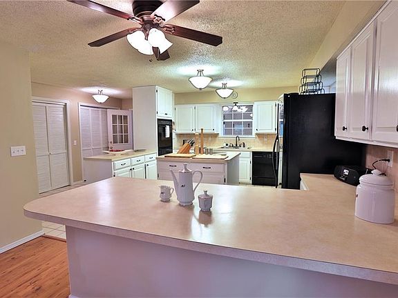 5th image of 4831 Fairchild Ln
