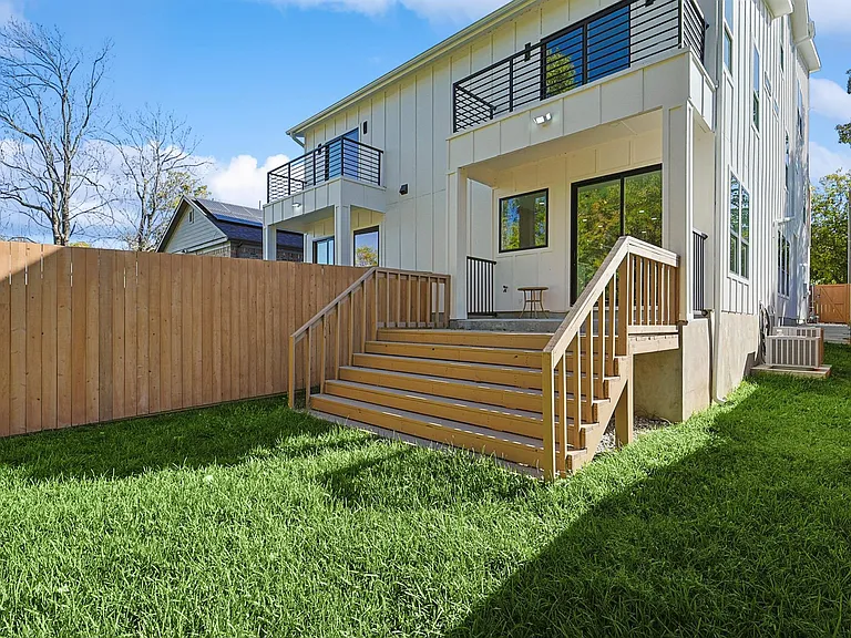 2347 Kings Rd — Photo 23