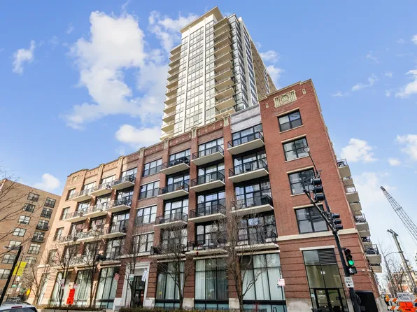 210 S Desplaines St APT 706, Chicago, IL 60661