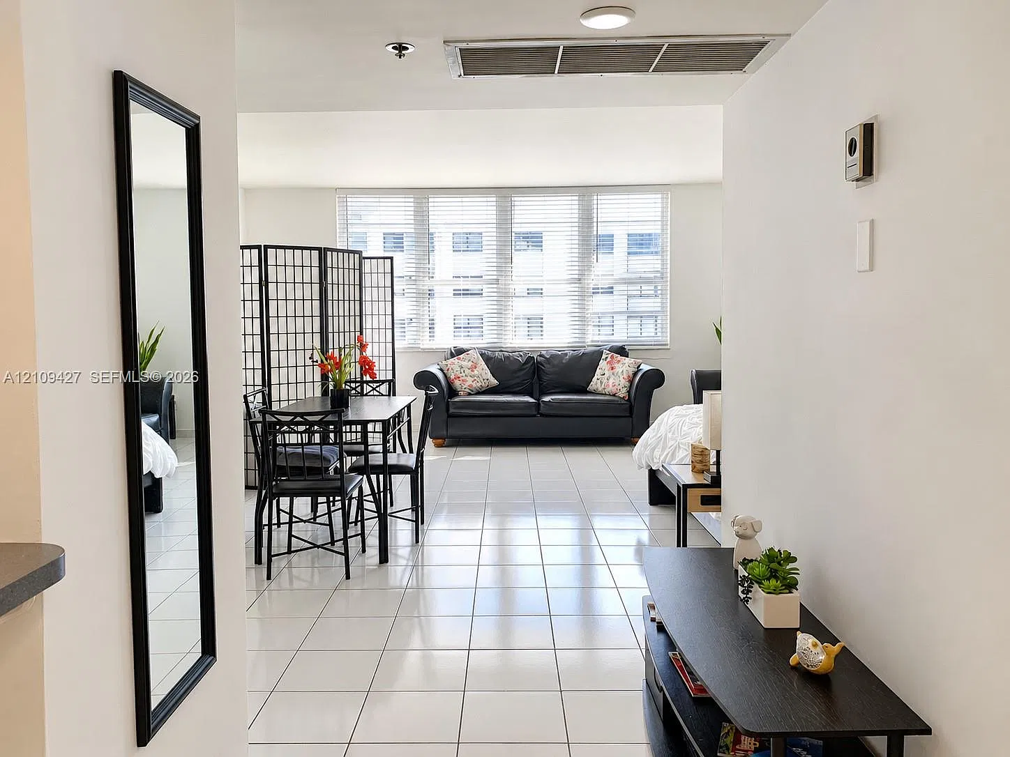 The Decoplage Condo — Photo 1