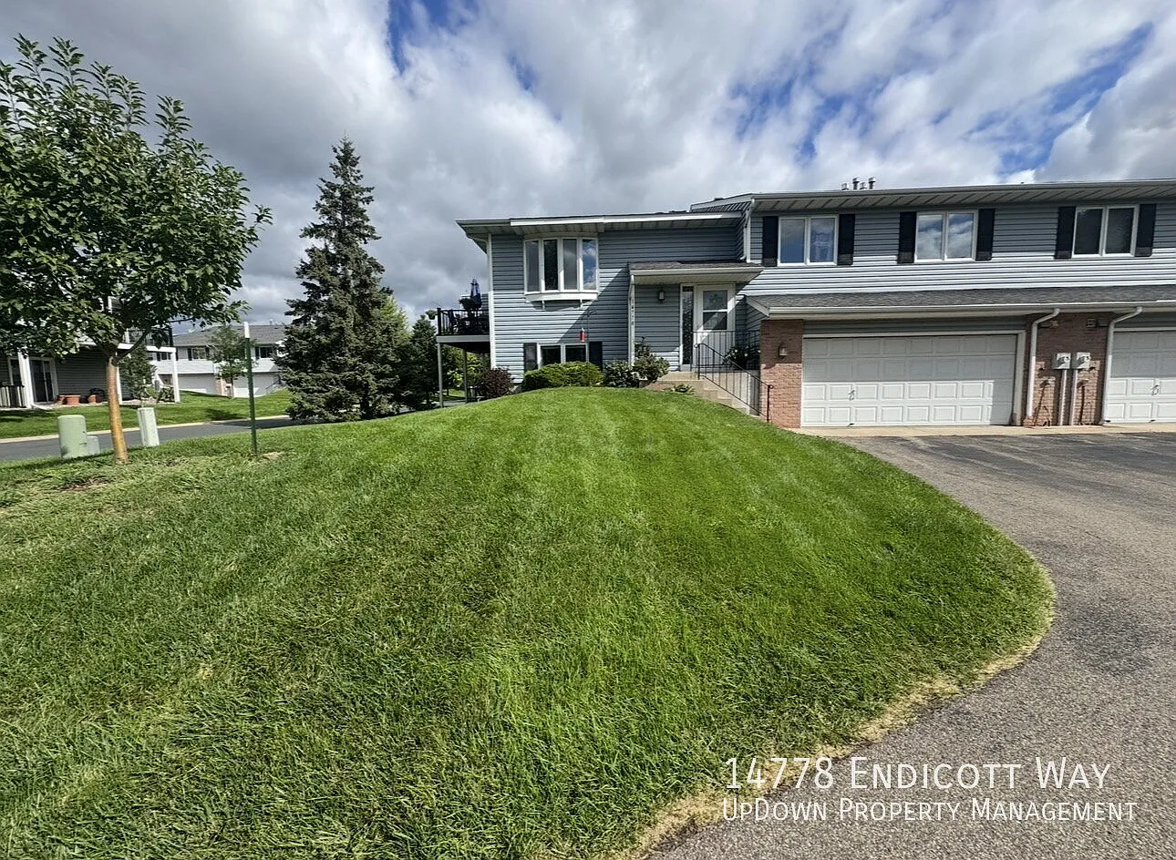 Discover Spacious Comfort in Apple Valley: Elegant 2-Bed, 2-Bath Townhouse on Endicott Way! — Photo 3