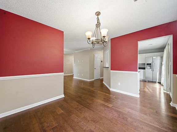 5th image of 518 Whitewater Dr