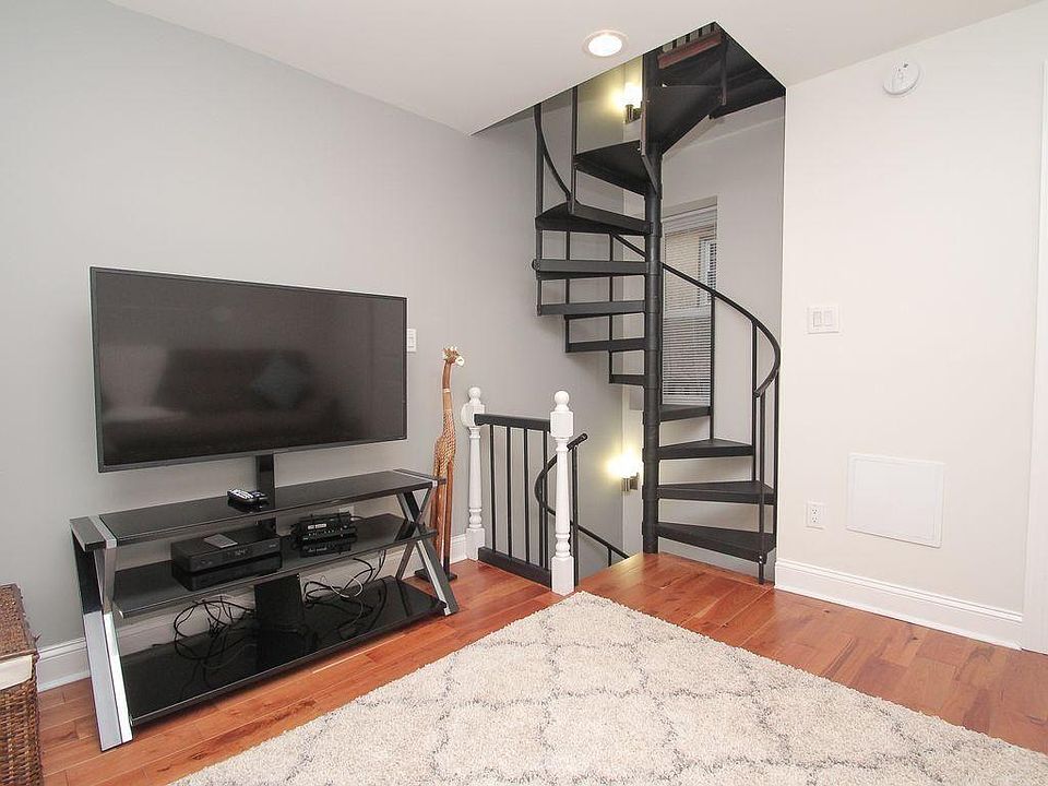 2nd floor living area