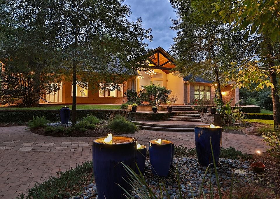 Spectacular backyard and fountains!