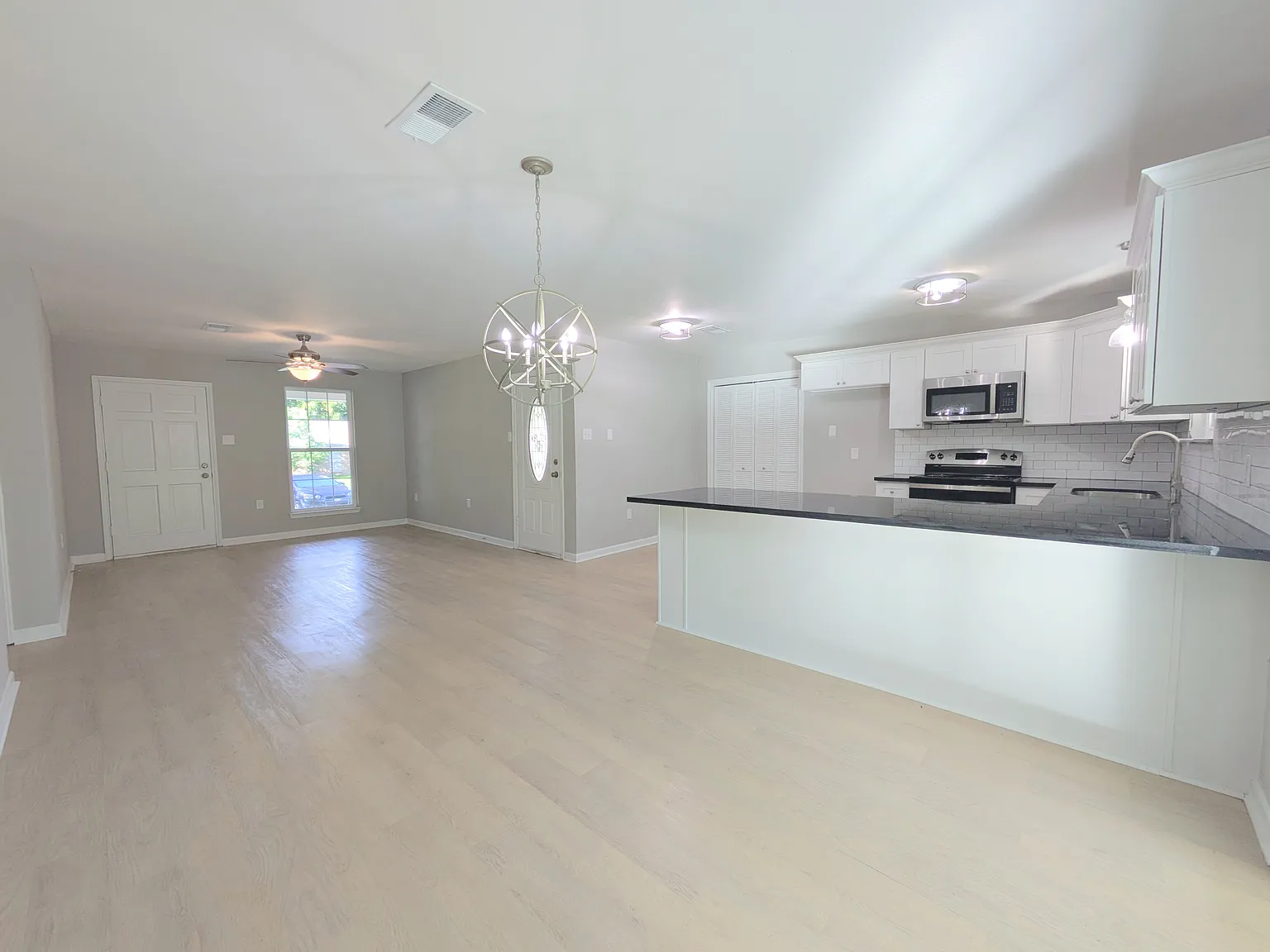 3 bed, 1270 sqft, $1,750 — Photo 2