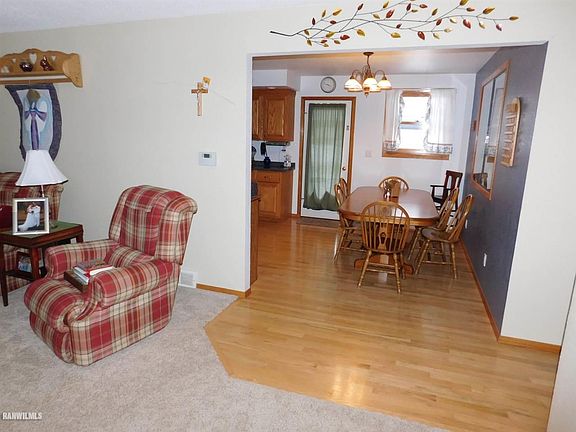 3rd image of 302 N Cody St