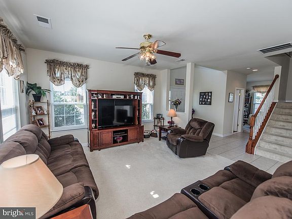 3rd image of 100 Kintyre Ln