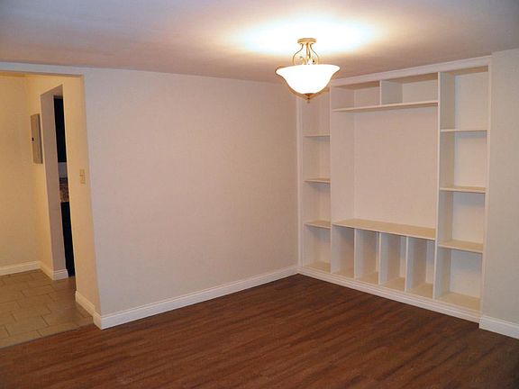 3rd image of 8227 Delmar Blvd APT 1W