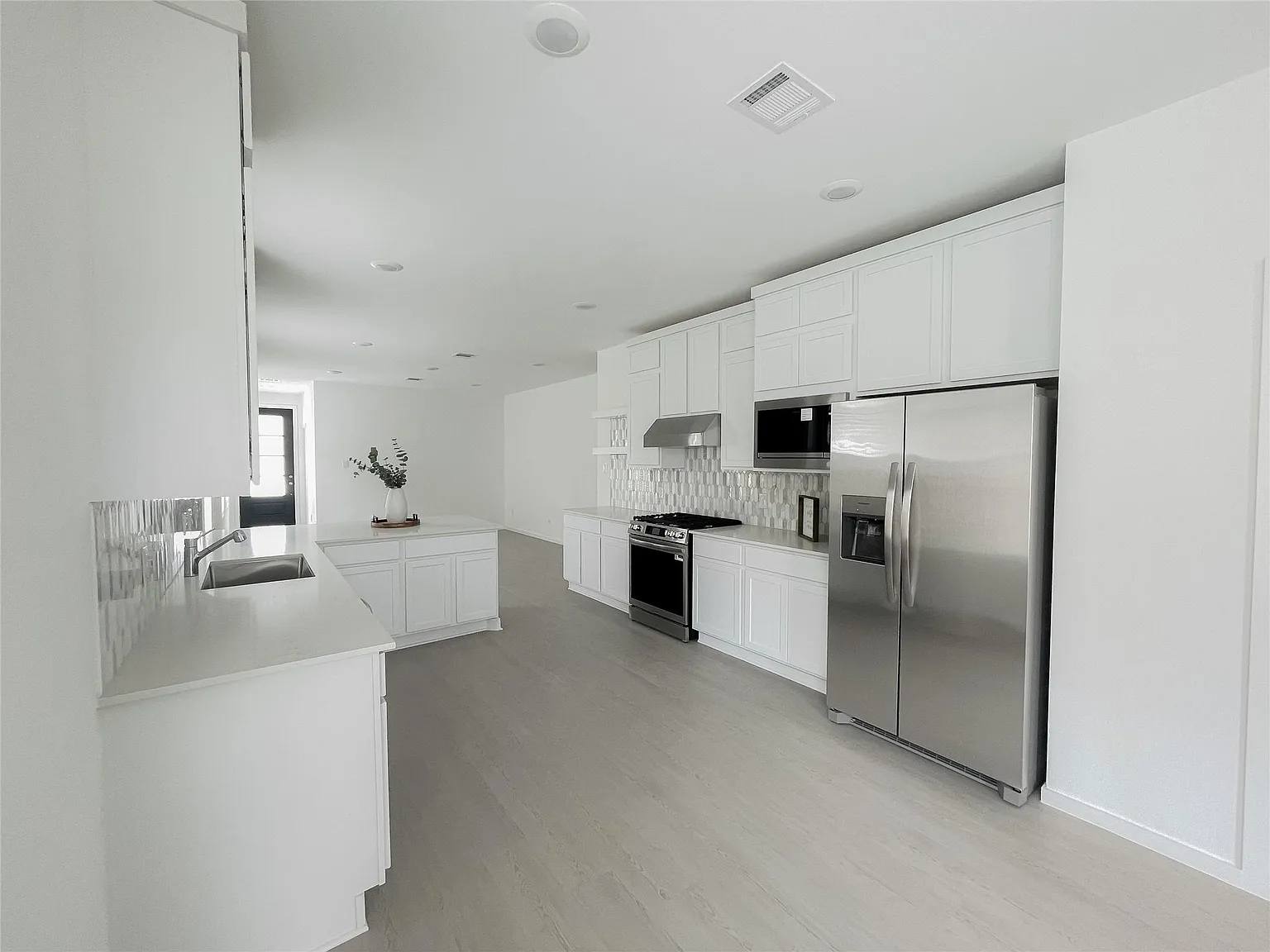 4 bed, 2.0 bath, $2,450 — Photo 4