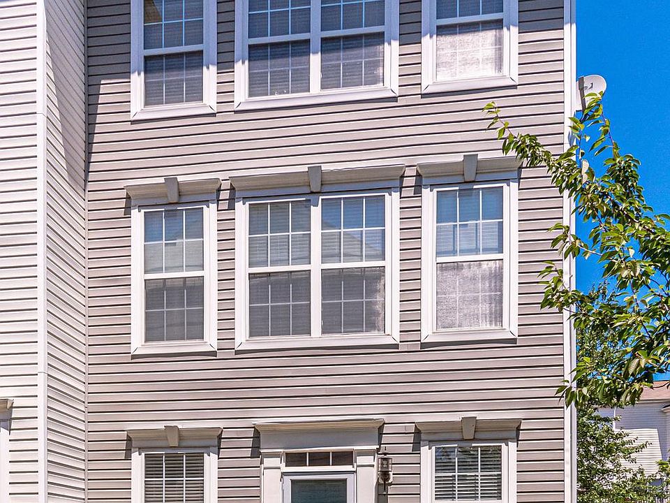 1st image of 21817 Kelsey Sq
