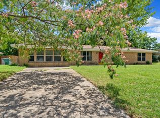 1309 N Mill St, Bowie, TX 76230