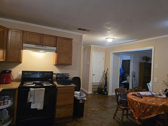 5th image of 300 Walnut St