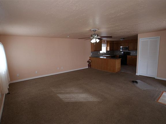 4th image of 502 Olive Ln