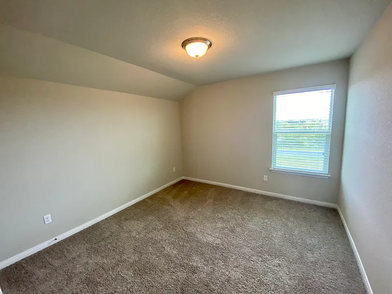 632 Donegal Ln — Photo 11