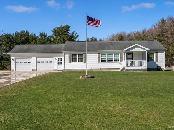 6820 Westview Dr, Perry, NY 14530